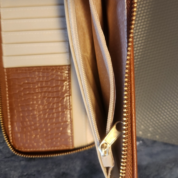 Brown pleather wallet - Picture 5 of 8